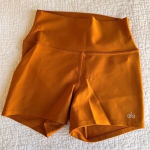 Alo Airlift shorts Bronze size S